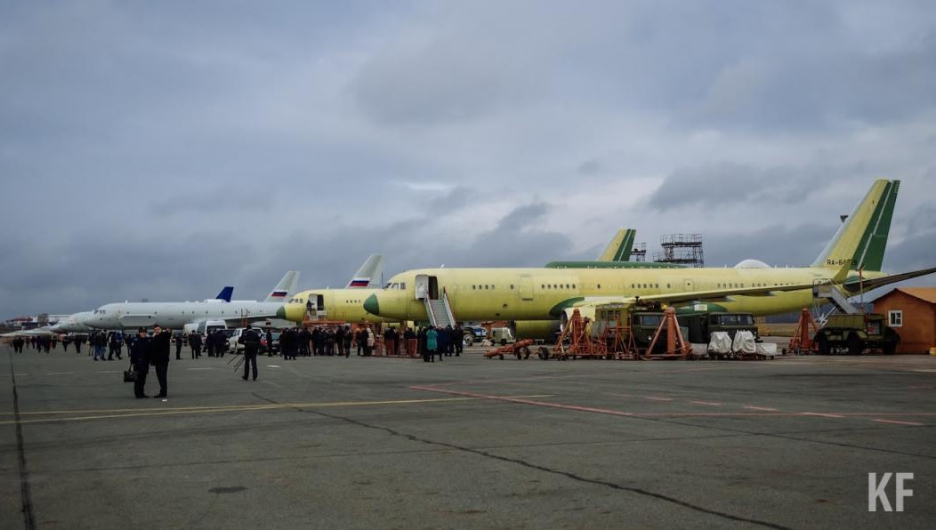 Контролировать положение самолетов пилотам предлагается с помощью стандартных навигационных средств.