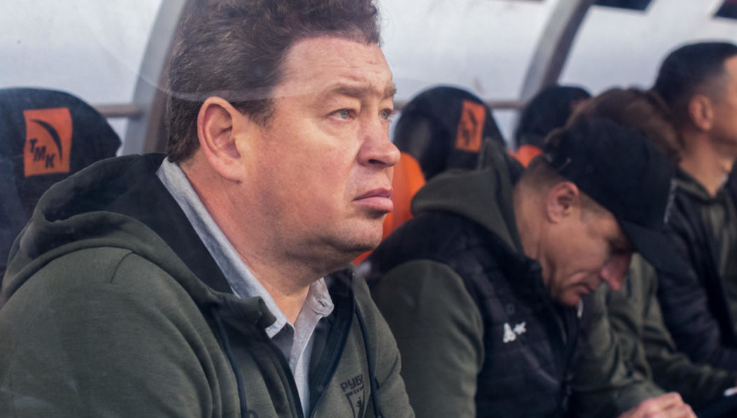 Главный тренер казанского клуба пришёл на интервью к Василию Уткину. В прямом эфире специалист объяснил