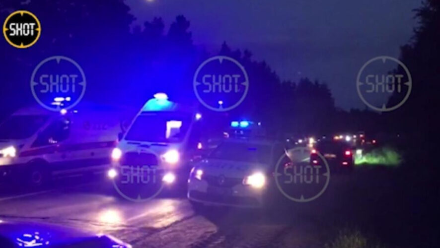 Семеро детей и пассажиры авто пострадали.