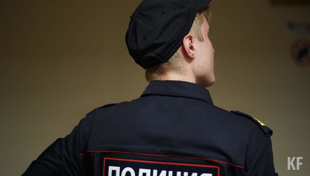 Незваного гостя задержал брат хозяйки жилища и передал росгвардейцам.