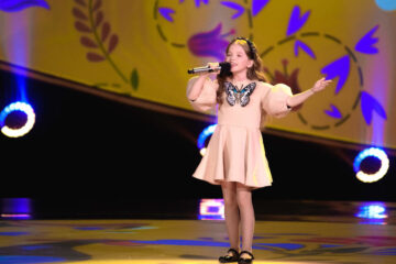 Девочка приняла участие в конкурсе юных талантов «Синяя птица».