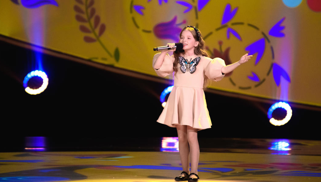 Девочка приняла участие в конкурсе юных талантов «Синяя птица».