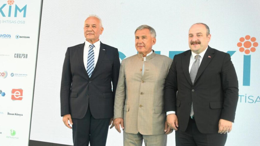 Президента республики ознакомили с инфраструктурой компании