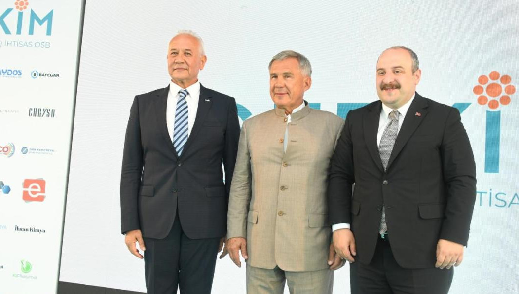 Президента республики ознакомили с инфраструктурой компании