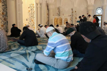 В мечетях в течение месяца будут читать таравих-намаз.
