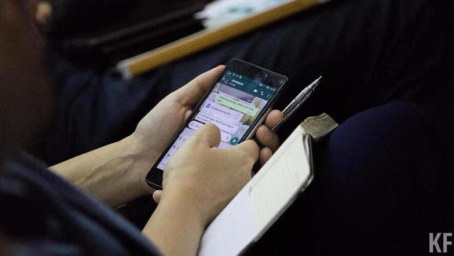 Они звонили бабушкам и дедушкам и говорили