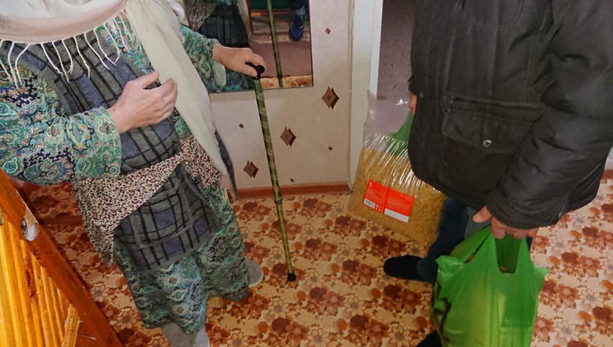 За это время добровольцы передали крупы