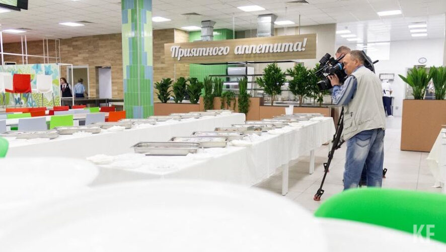 На очереди вопрос о низких зарплатах поваров.