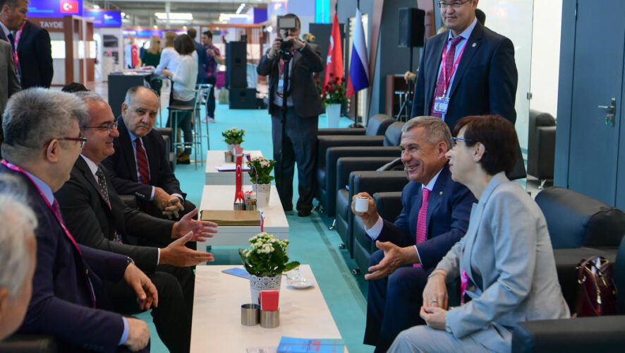 Во время выставки «Иннопром-2019» в Екатеринбурге состоялась пленарная сессия Российско-турецкого промышленного форума «Промышленное партнерство: новые задачи и проекты».
