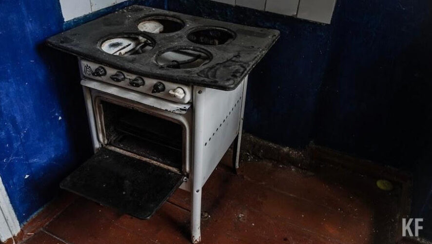 Мужчина услышал сработку АПИ и вышел из горящего дома.