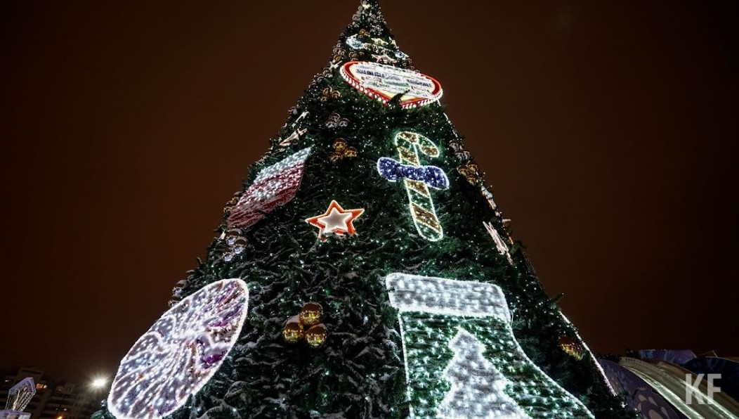Елки в городе начнут открывать 13 декабря.