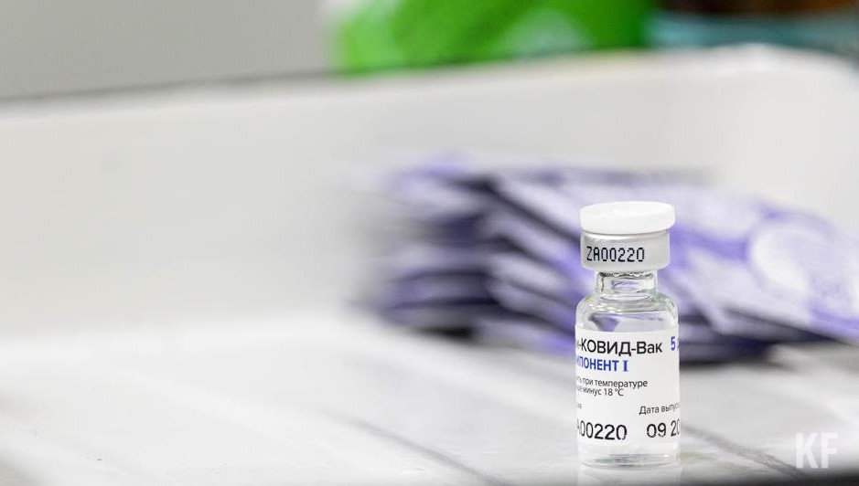 Для прохождения второго этапа вакцинации врачи в ТЦ направляют привившихся в больницу.