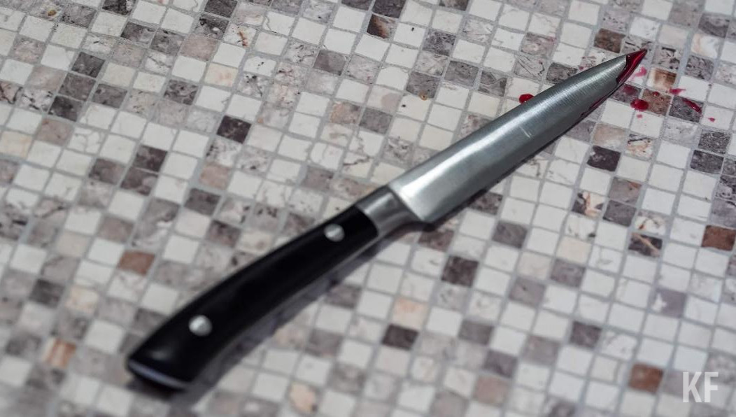 Пострадавшую с травмами в грудь и голову госпитализировали - за ее жизнь борются врачи.