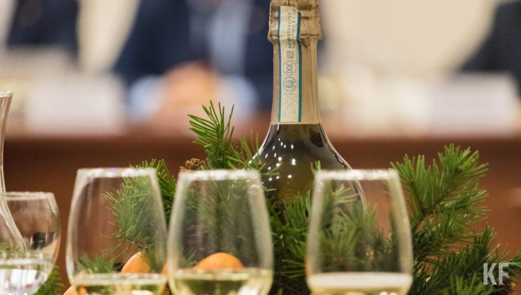 Запас алкоголя стремительно заканчивается.