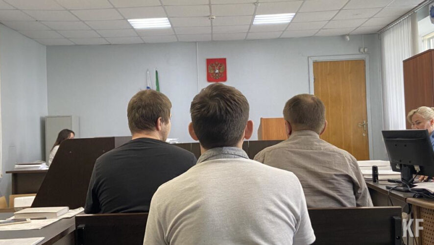 Троим обвиняемым отказали в изменении меры пресечения.