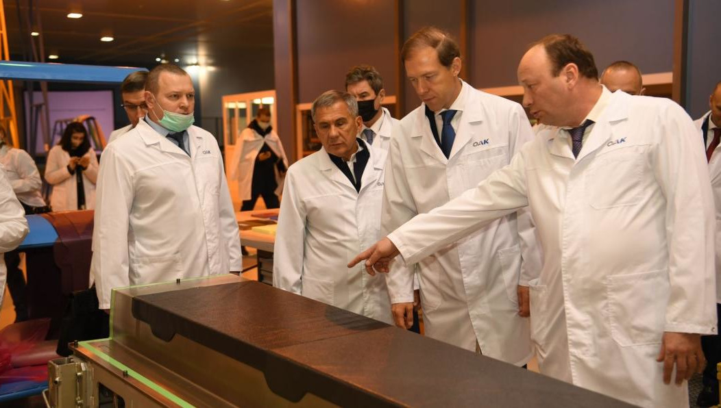 Завод входит в состав АО «АэроКомпозит» – разработчика и производителя деталей и агрегатов из полимерных композиционных материалов для самолета МС-21.