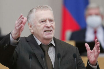 Помимо этого у Жириновского в намерениях поднятие МРОТ до 15 тысяч.