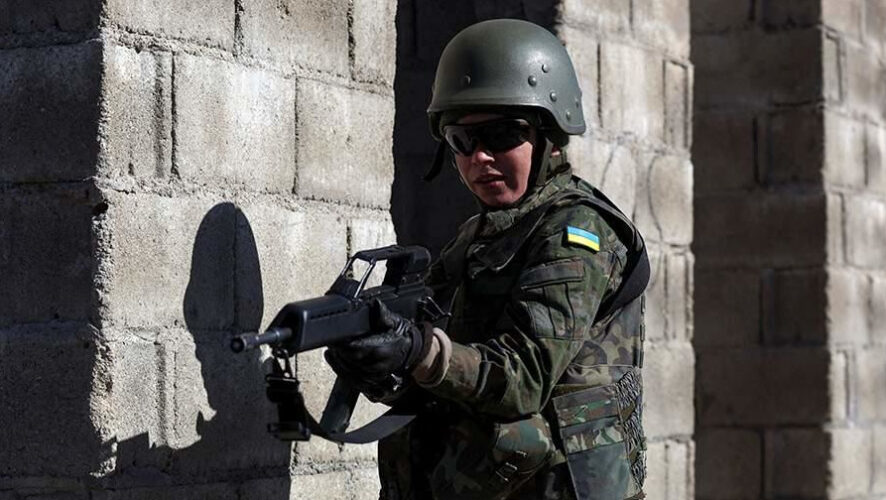 Служить женщины будут по контракту.