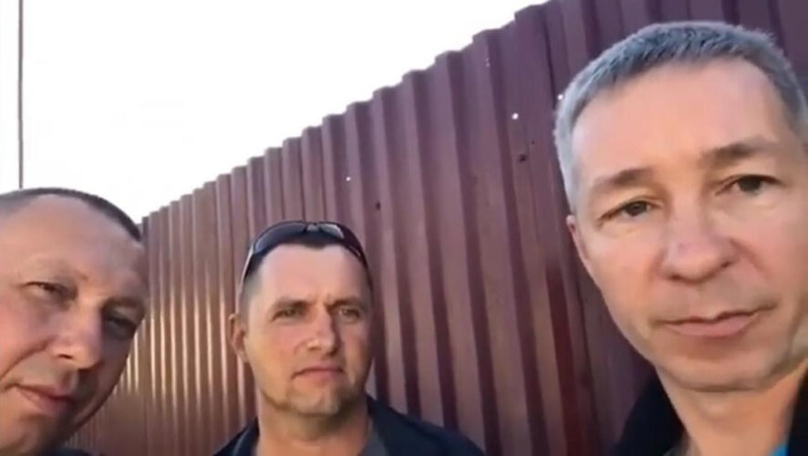 Мужчины записали видеообращение