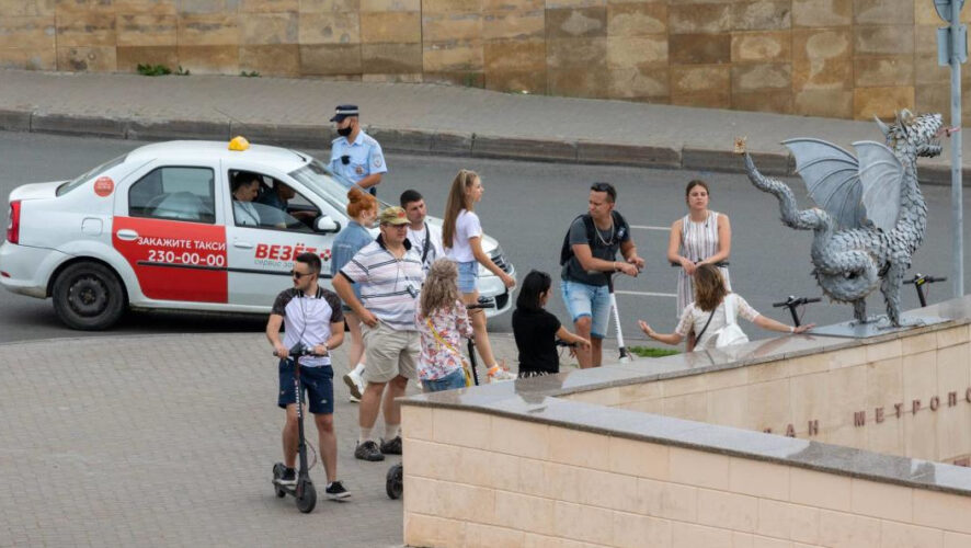 Госсовет Татарстана принял в первом чтении федеральный закон об организации перевозок пассажиров и багажа в такси. Рассказываем