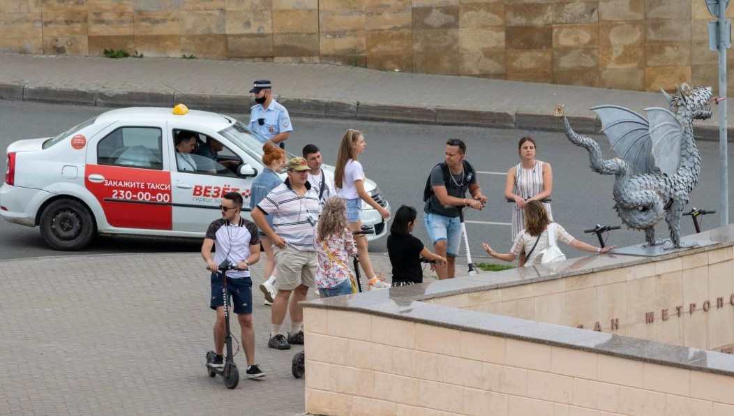 Госсовет Татарстана принял в первом чтении федеральный закон об организации перевозок пассажиров и багажа в такси. Рассказываем