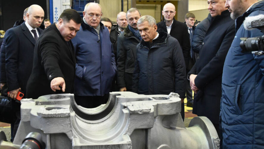 Раис Татарстана и заместитель председателя правления &ndash; начальник департамента ПАО &laquo;Газпром&raquo; посетили предприятие.