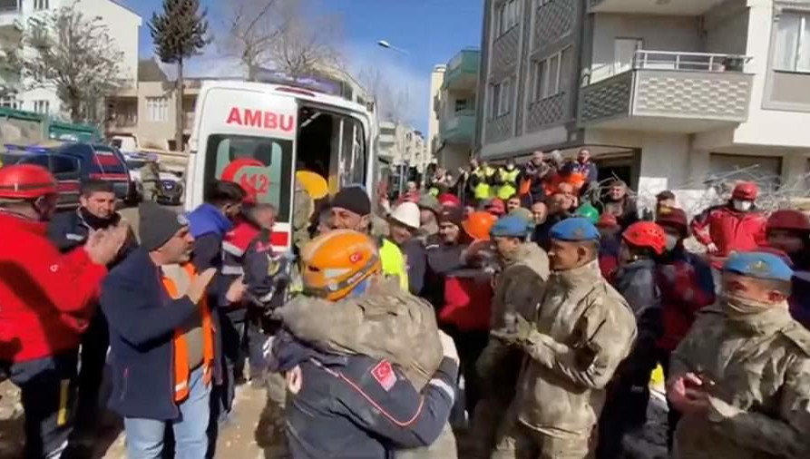Пострадавшая была спасена в районе Каябашы города Кахраманмараш.