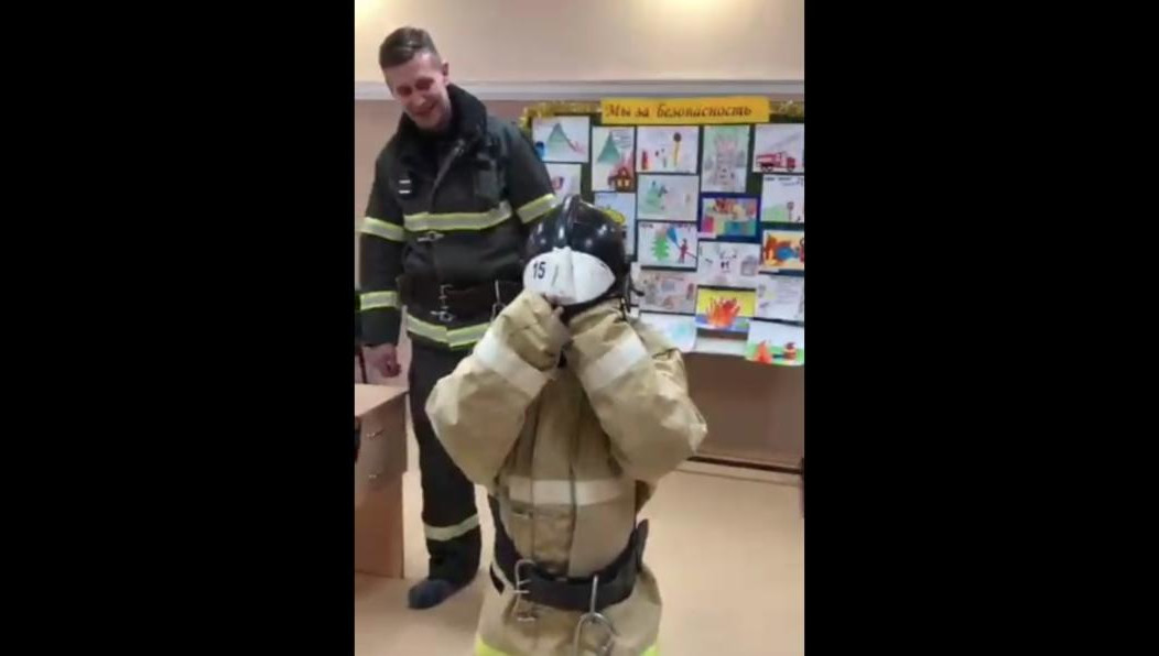 Огнеборцы показывали свои снаряжения