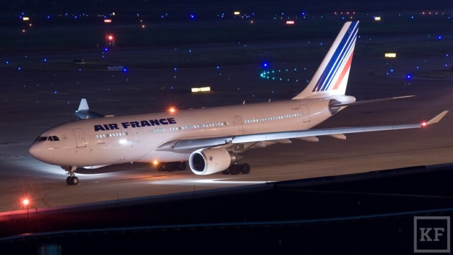 Два истребителя ВВС США сегодня были подняты по тревоге для сопровождения пассажирского самолета компании Air France