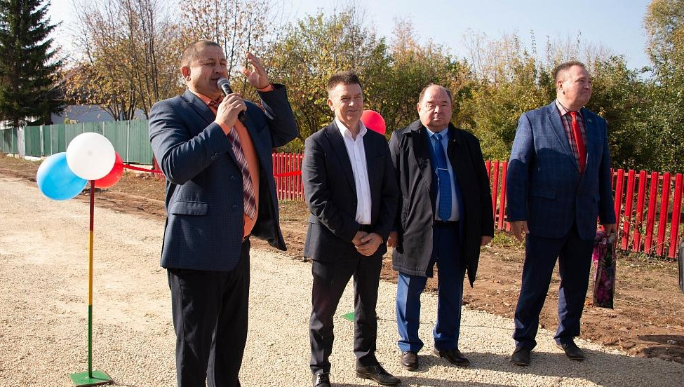 Длина проложенного щебнем участка составила 780 метров.