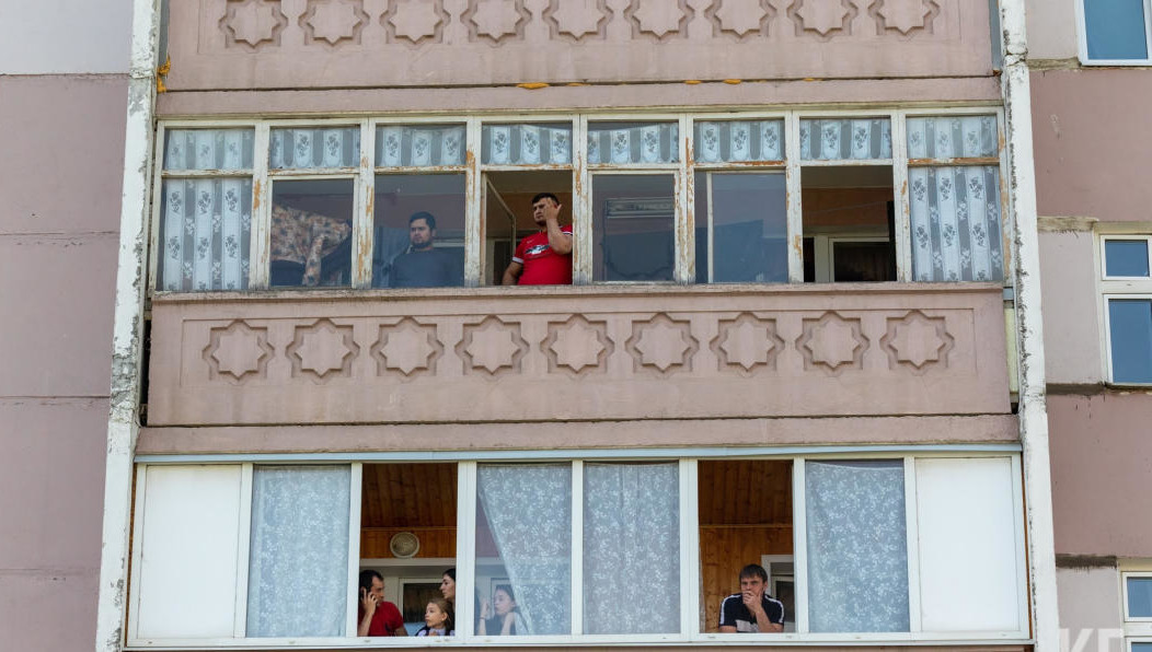 Челнинский активист Роберт Авзалов предлагает создать в каждом доме творческие и креативные группы из жильцов. Правда