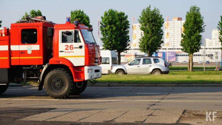 Огонь занялся в сарае.