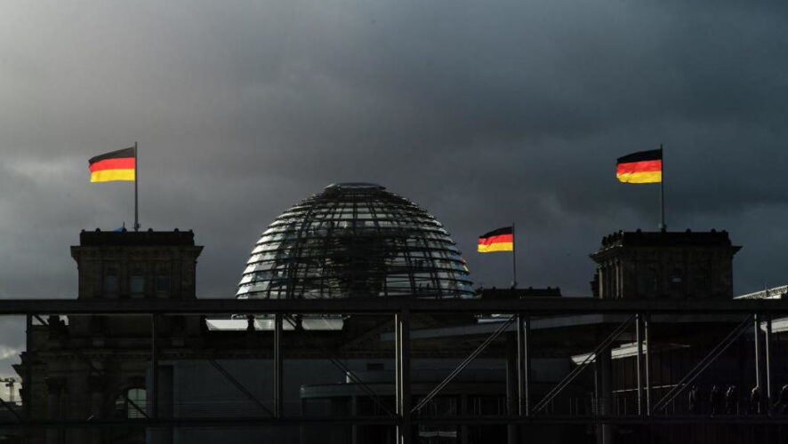 Америка и Франция предоставят Киеву бронемашины.