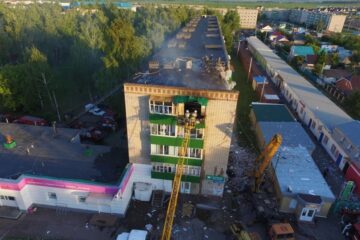 В пункт временного размещения на базе ледового дворца «Яшьлек» в Заинске размещён  мужчина из квартиры на 5 этаже пострадавшего от взрыва газа дома.