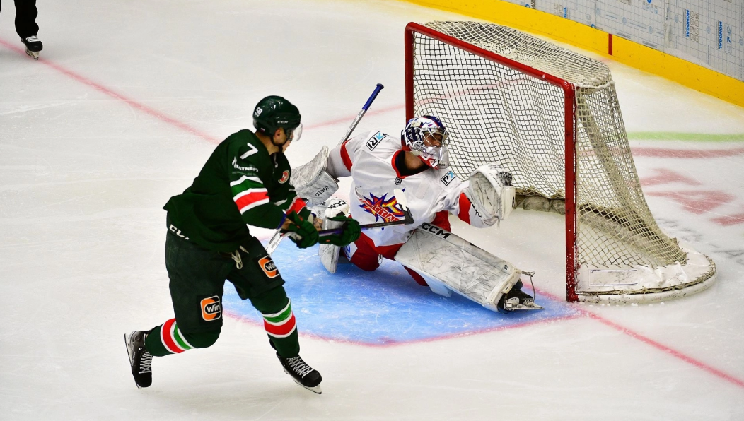 Команда одержала победу над «Ижсталью» со счётом 4:3 в серии буллитов.