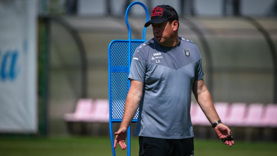 Главный тренер &laquo;Рубина&raquo; записал видео-обращение.