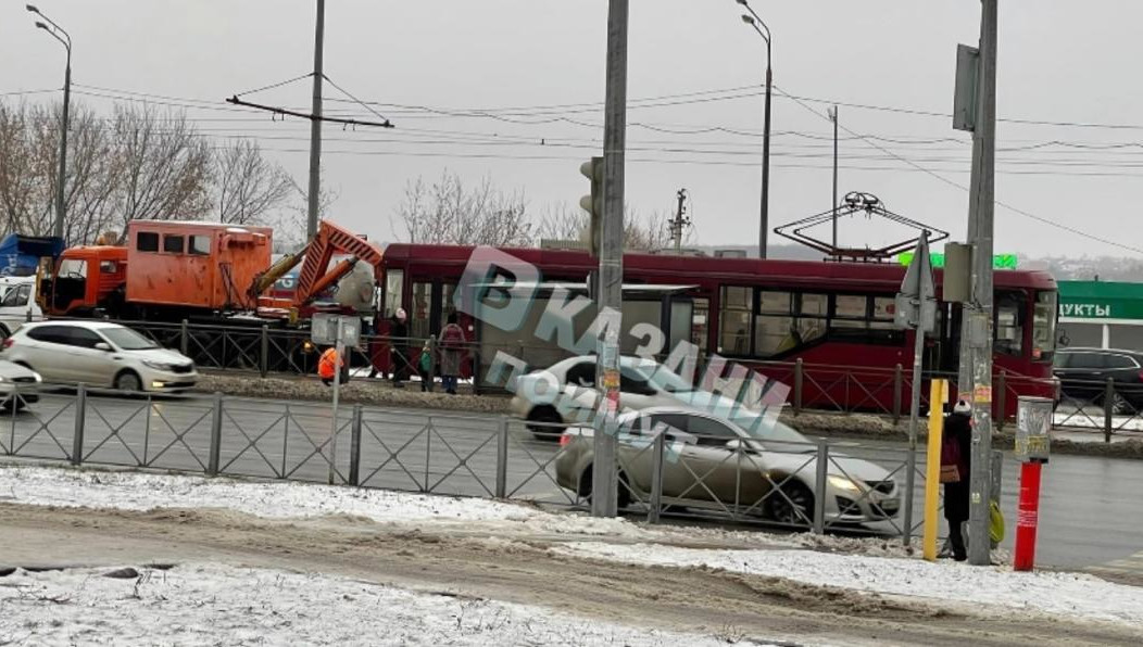 Движение в сторону Деревни Универсиады приостановлено.