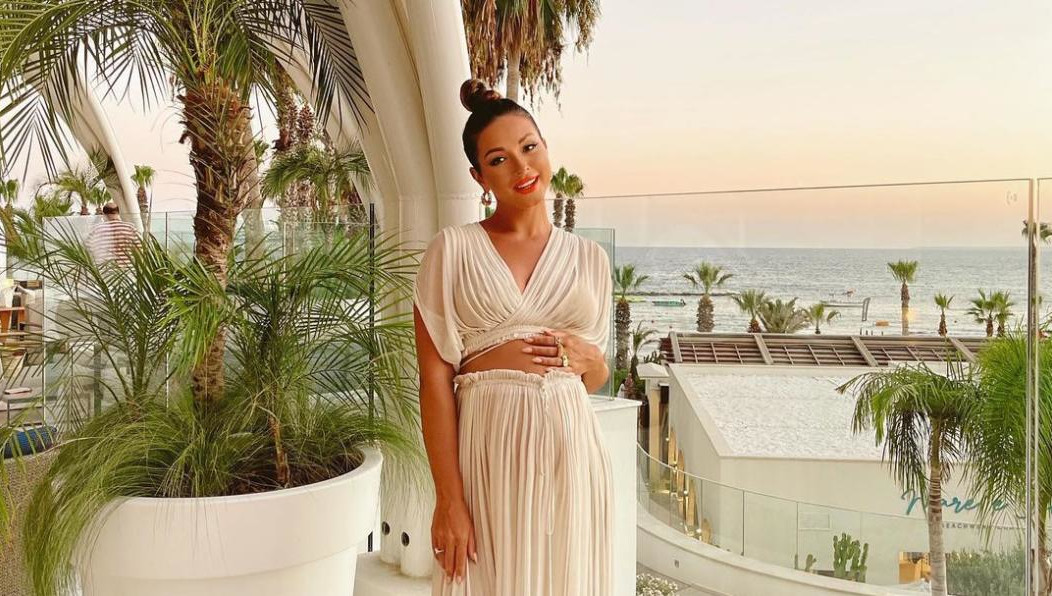 В своем Инстаграме певица рассказывает