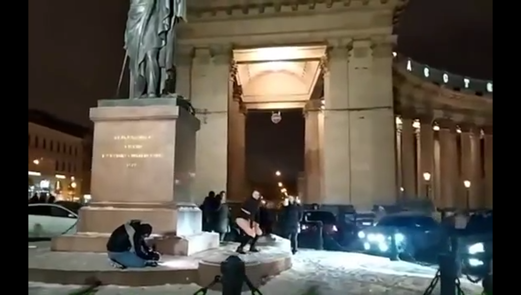 Девушку уже успели осудить за танцы в местных СМИ.