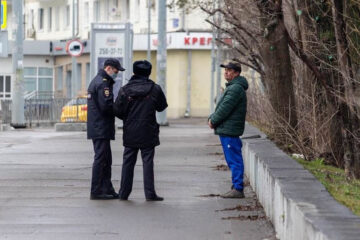 На улицах города ежедневно дежурят специальные полицейские патрули.