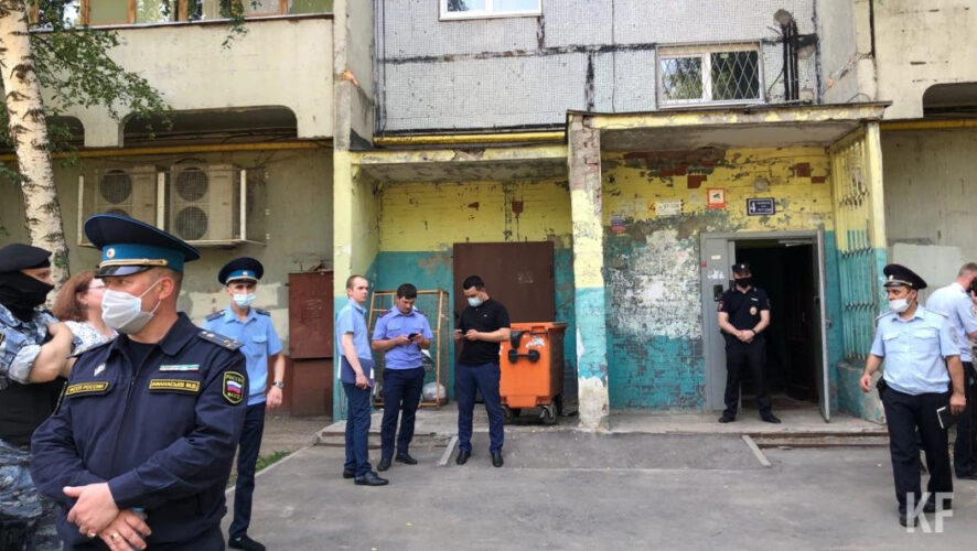 Решается вопрос об избрании одной из предусмотренных законом мер пресечения.