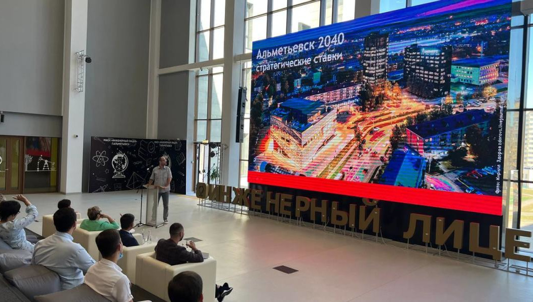 В нефтеграде планируют сделать креативное пространство совместно с командой НИУ-ВШЭ на базе ДК «Нефтьче». Там соберут союз из творческих