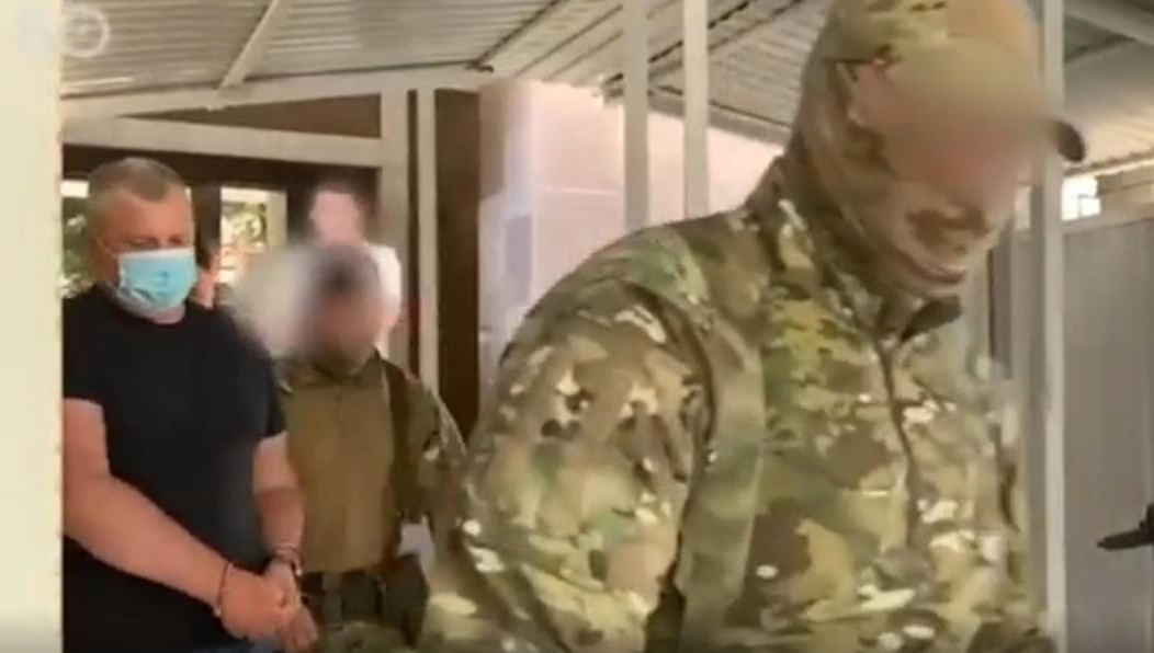 Следственные действия проходят в рамках уголовного дела о мошенничестве и злоупотребления полномочиями.