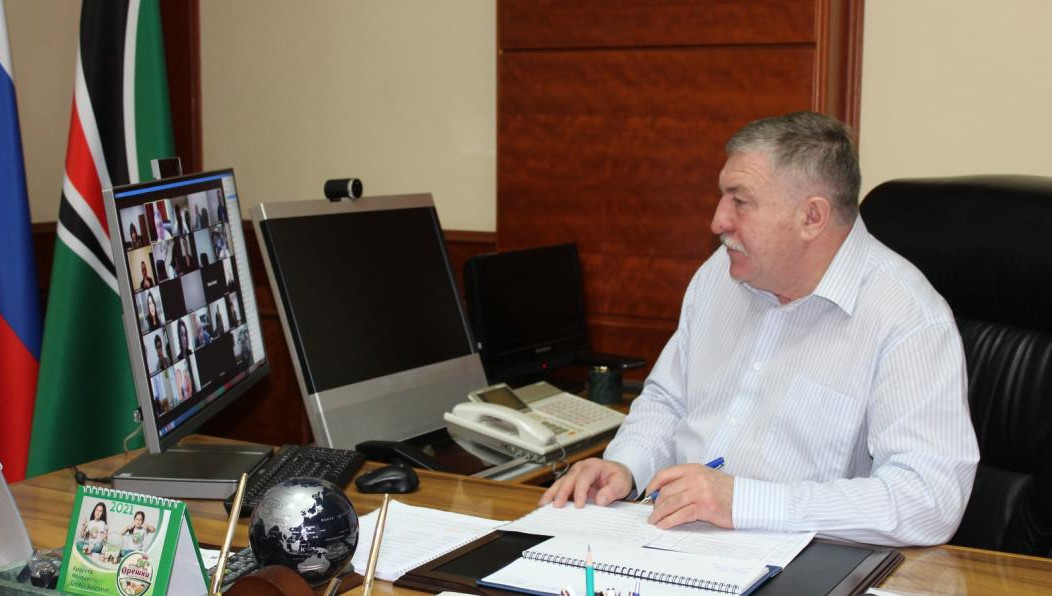 Жена Рягата Хусаинова задекларировала сумму в пять раз меньше.