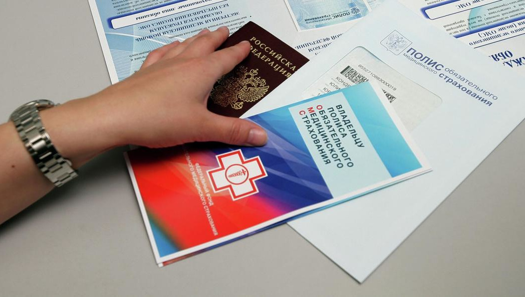 Вместо полиса граждане смогут предъявлять удостоверение личности.