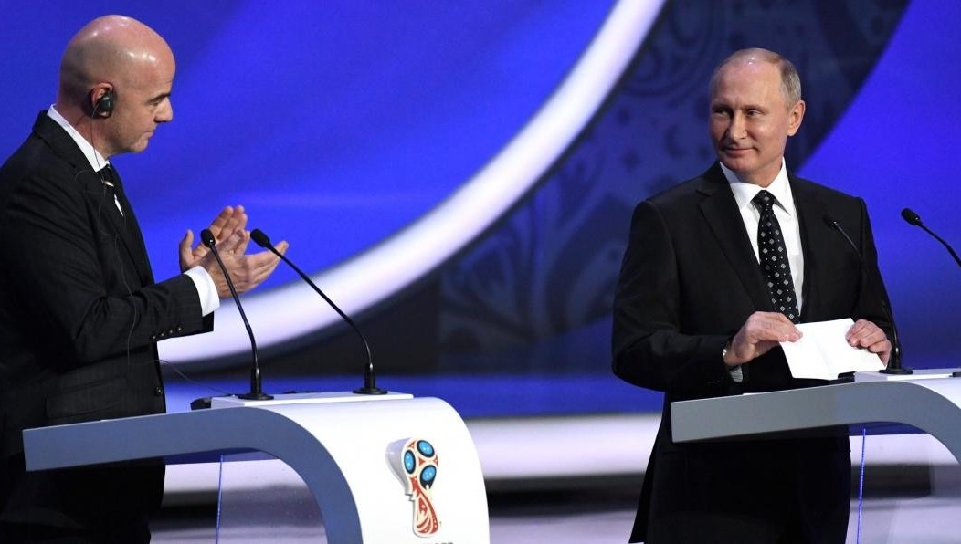 Создать грандиозный праздник из проведения чемпионата мира по футболу в России в 2018 году пообещал президент страны Владимир Путин