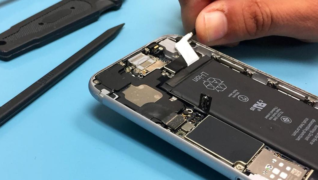 Значительно влияет на состояние батареи частота зарядки смартфона.