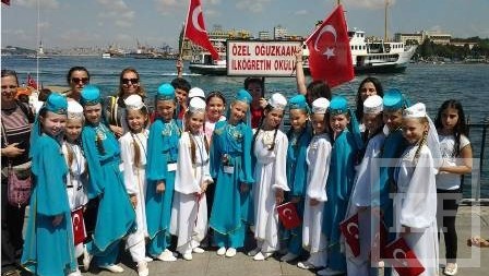 В аэропорту Стамбула во время теракта находился детский ансамбль танца «Бисеринки» из Набережных Челнов. 15 девочек-участниц ансамбля оказались в Турции из-за пересадки. Они
