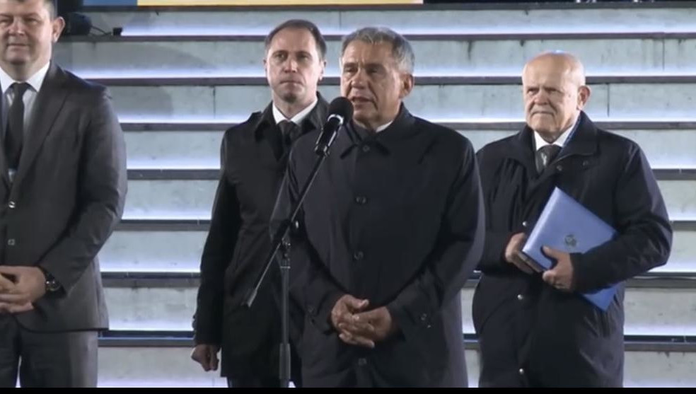 Президент республики Татарстан пожелал участникам успехов и хорошей погоды.