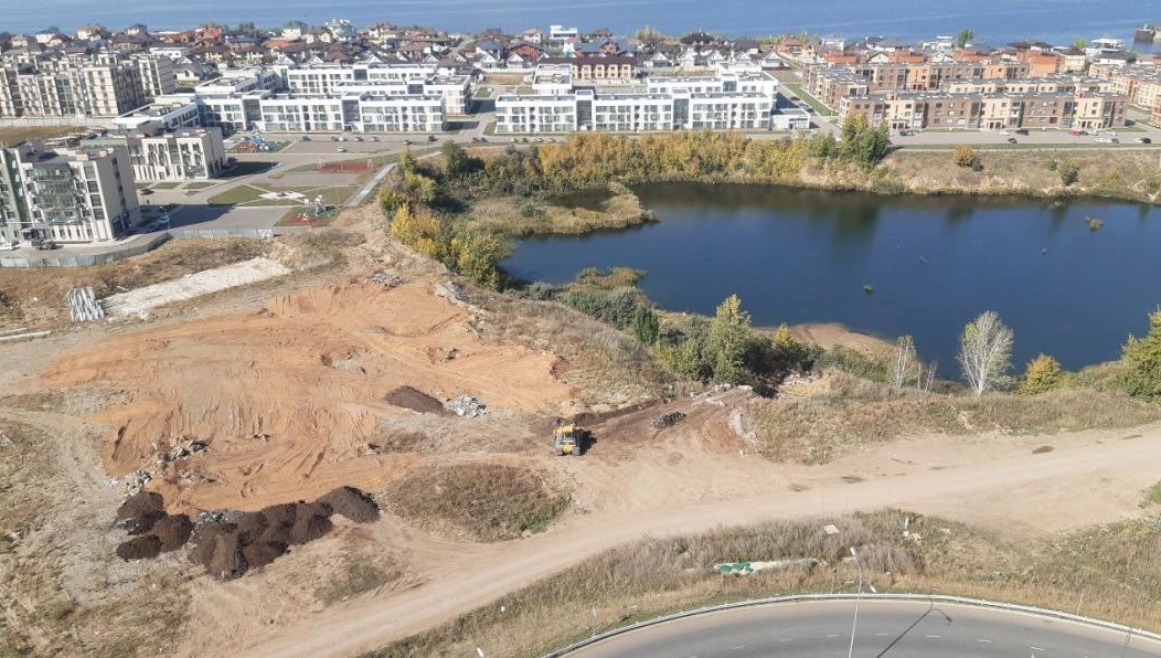 Работы у ЖК «Озерный» ведет компания «РБР 16» депутата горсовета Тагира Сунгатуллина.